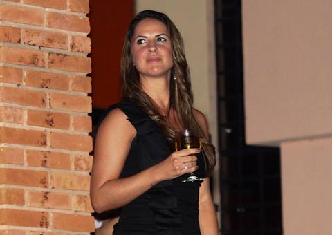 Nova namorada tieta Zezé Di Camargo em show